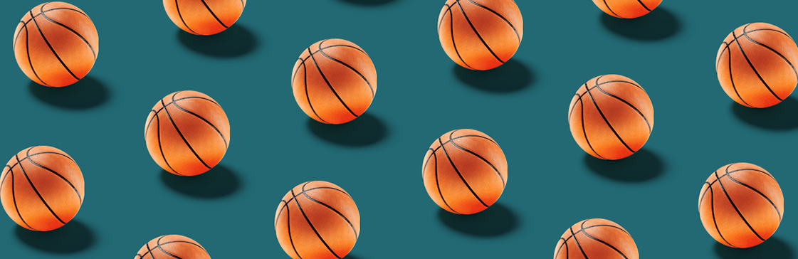 Recognizing patterns is key to success in both trading and basketball. In this image, we explore the similarities between the two, using the analogy of a basketball play to help traders understand the importance of identifying patterns in their investments.